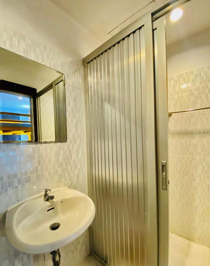 Frutta Hostel Patong Bagian luar foto