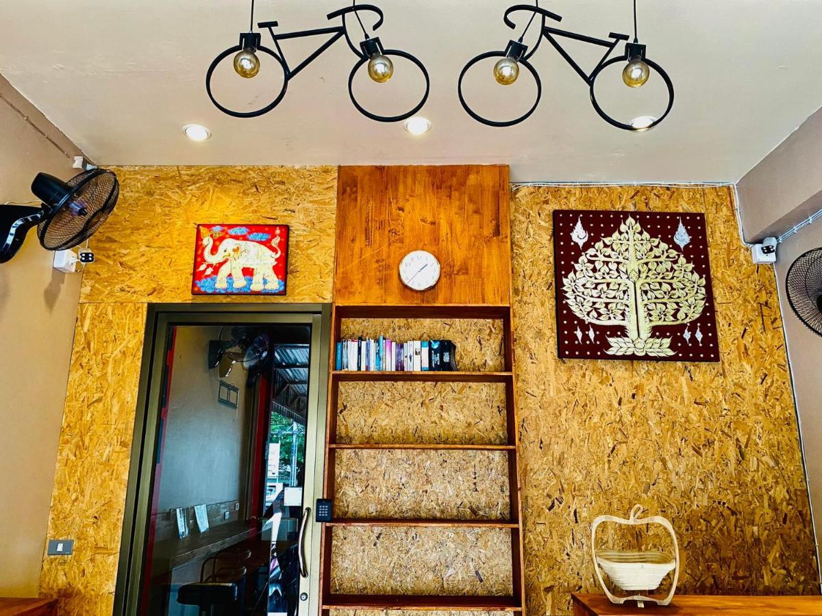 Frutta Hostel Patong Bagian luar foto