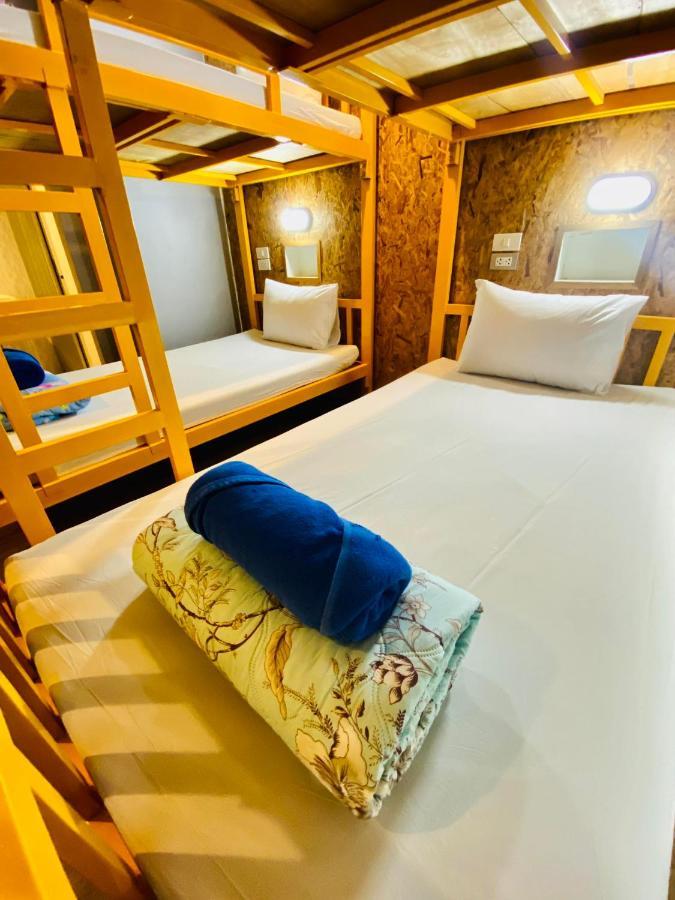Frutta Hostel Patong Bagian luar foto