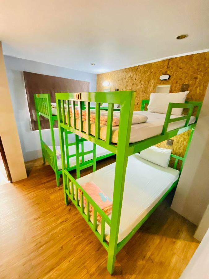 Frutta Hostel Patong Bagian luar foto