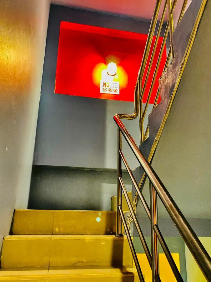 Frutta Hostel Patong Bagian luar foto