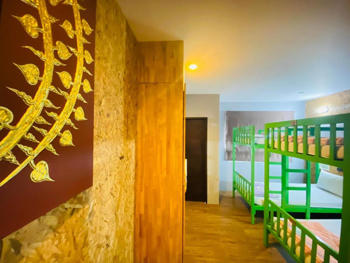 Frutta Hostel Patong Bagian luar foto