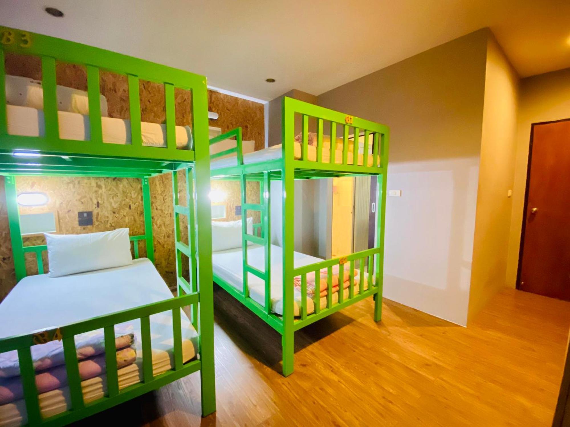 Frutta Hostel Patong Bagian luar foto
